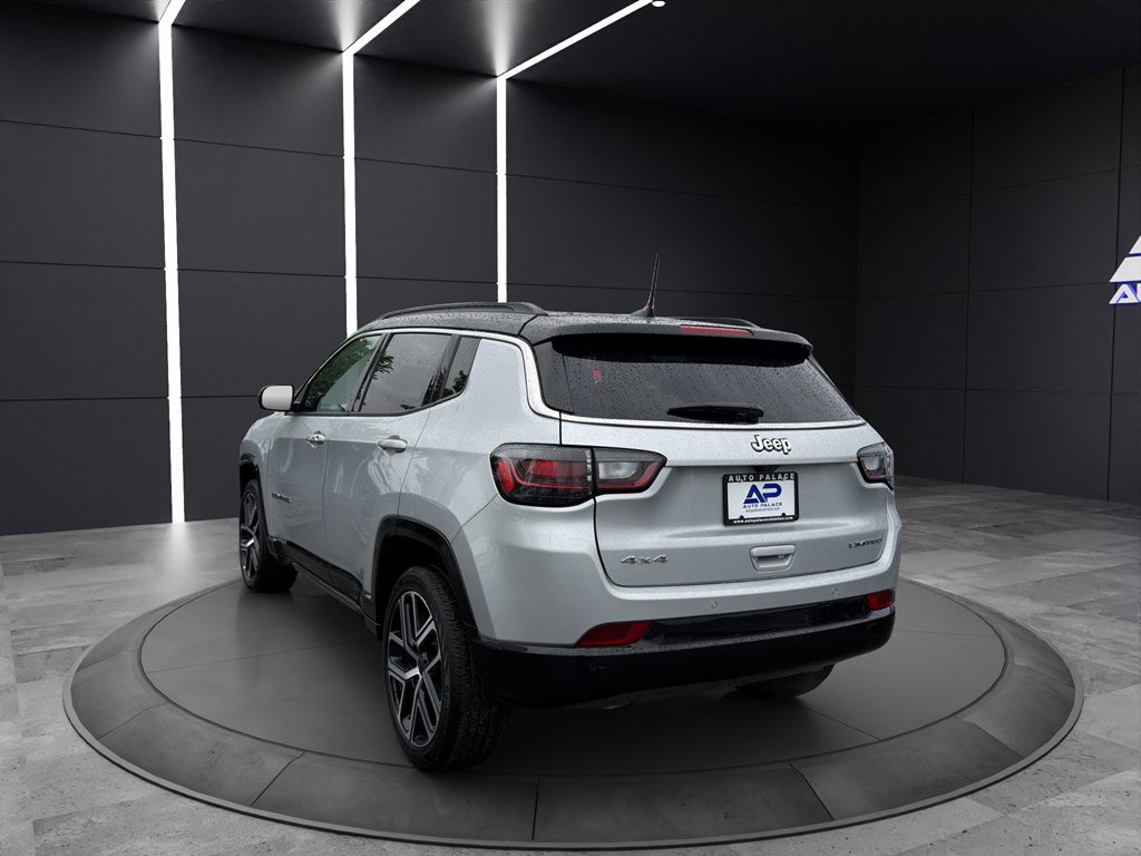 Used 2025 Jeep Compass Limited w/ Elite Group AWD/4WD image 4