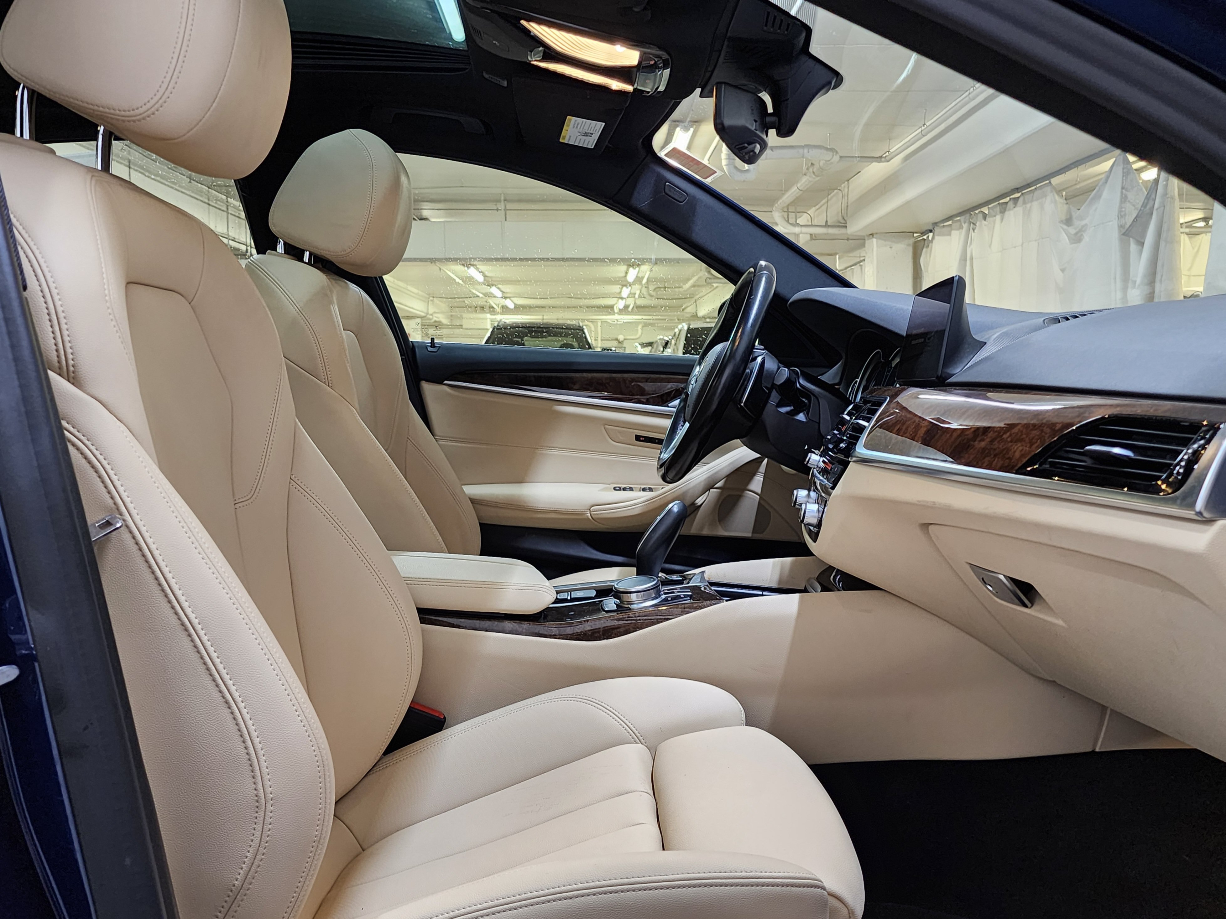 Used 2019 BMW 530e xDrive w/ Premium Package AWD/4WD image 23