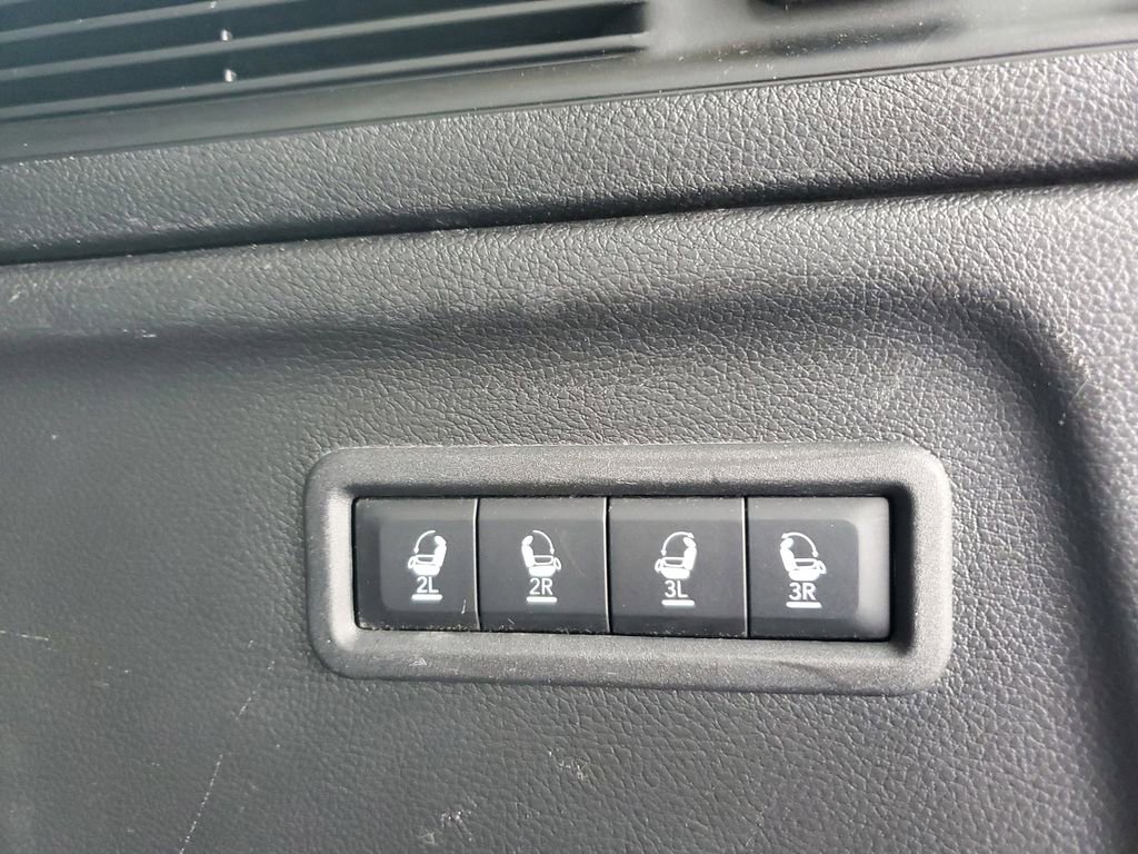 Used 2023 Jeep Wagoneer L Series II AWD/4WD image 9