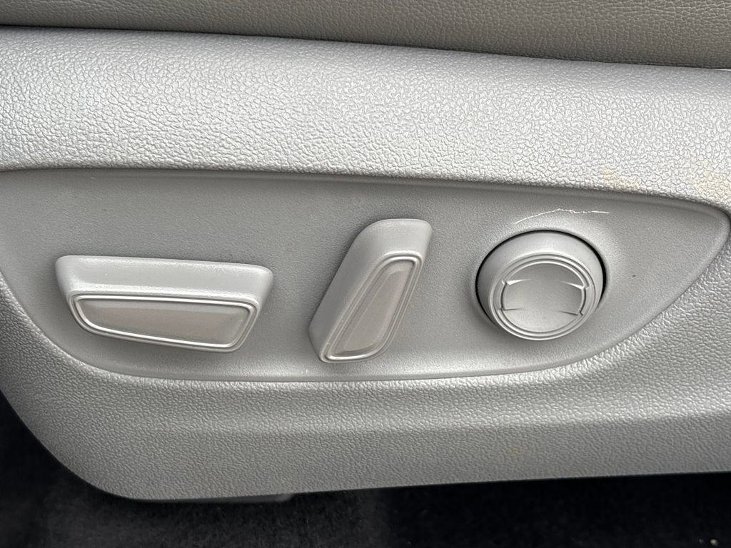 Used 2022 Toyota Highlander XLE image 8