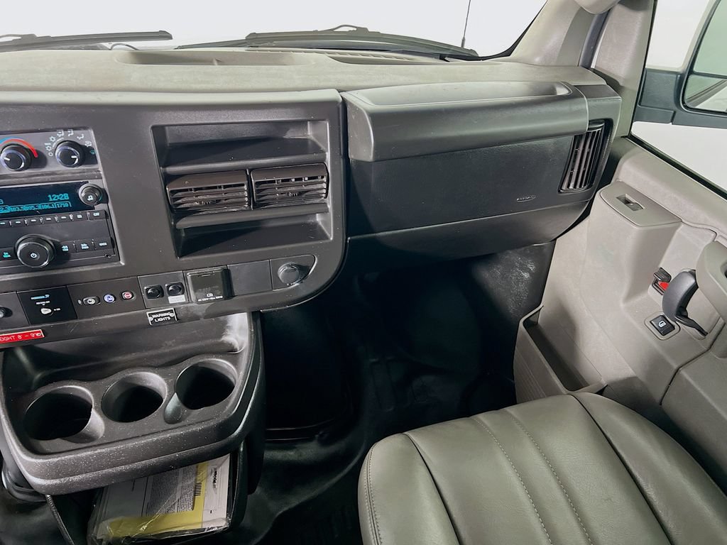 Used 2022 Chevrolet Express 2500 RWD image 21