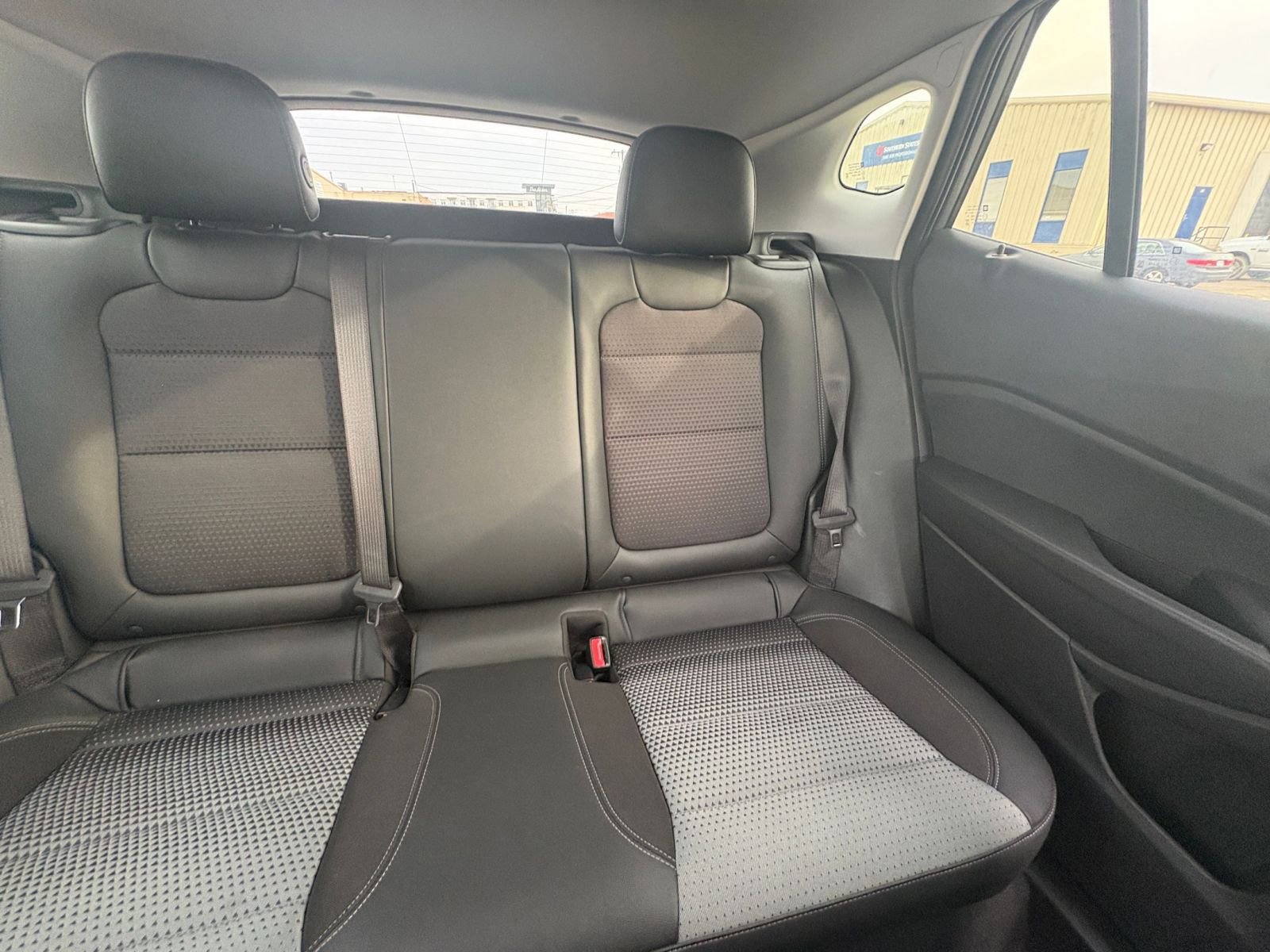 Used 2025 Chevrolet Trax LT w/ LT Convenience Package image 35