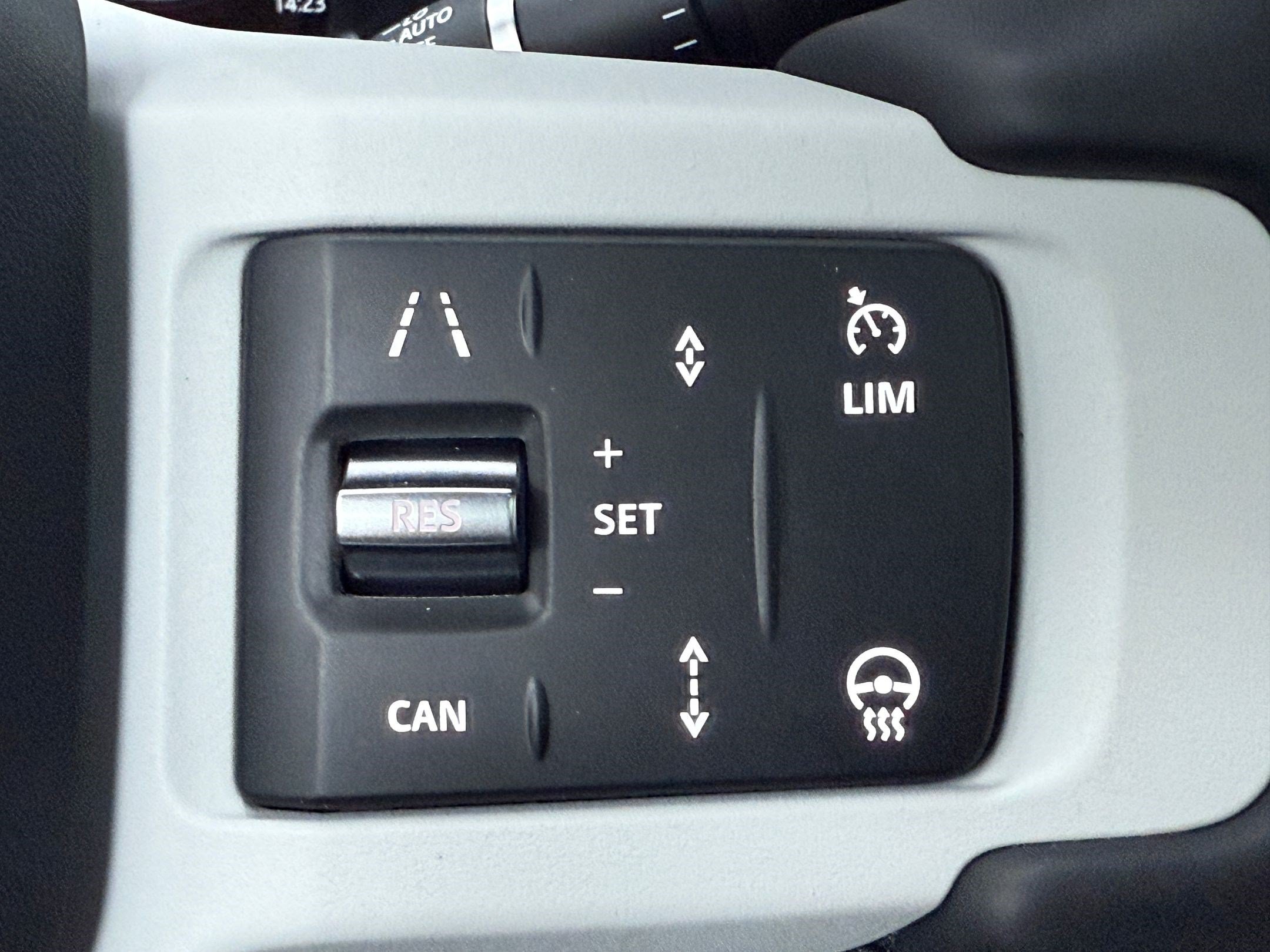 Used 2026 Land Rover Defender 110 X-Dynamic SE AWD/4WD image 25