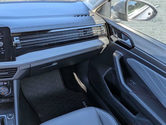 Certified 2025 Volkswagen Jetta SEL FWD image 16