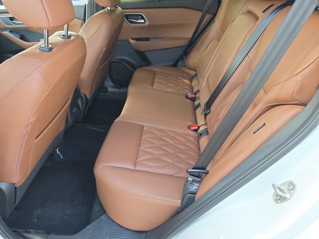 New 2026 Nissan Rogue Platinum AWD/4WD image 17