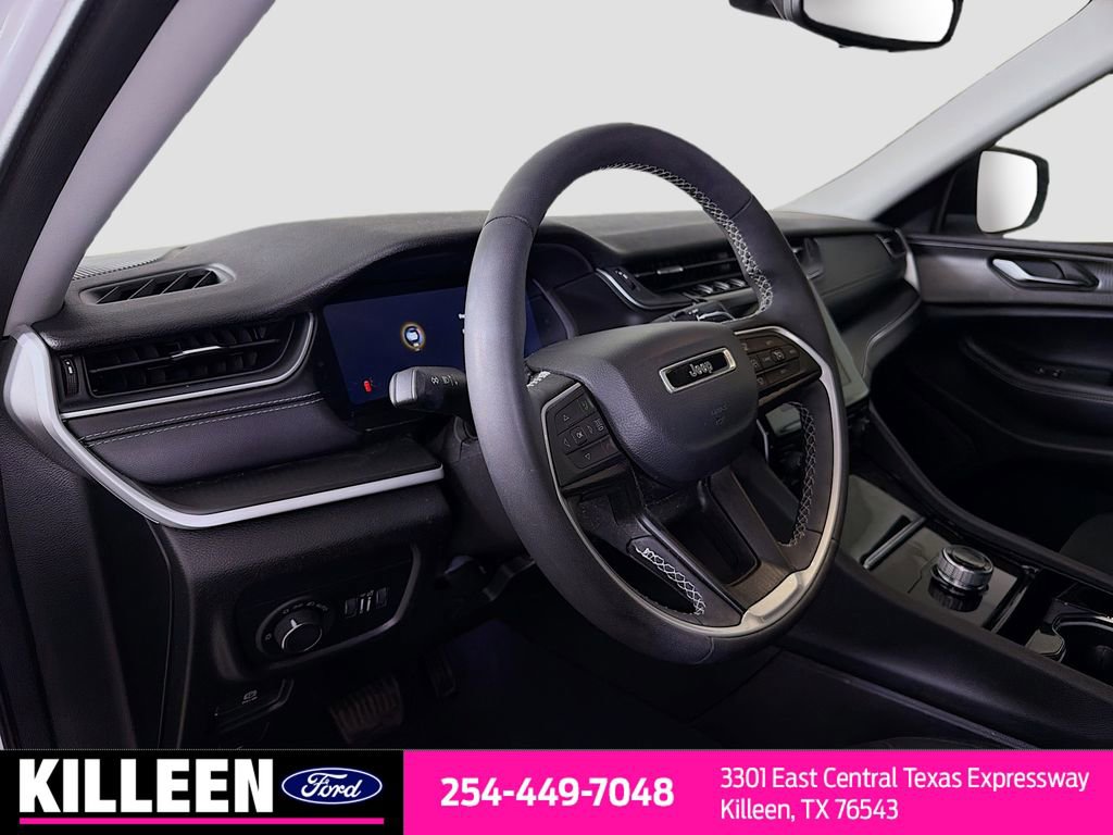 Used 2023 Jeep Grand Cherokee Laredo RWD image 10