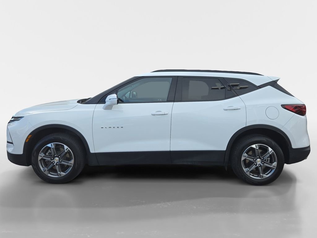 Used 2024 Chevrolet Blazer LT image 2