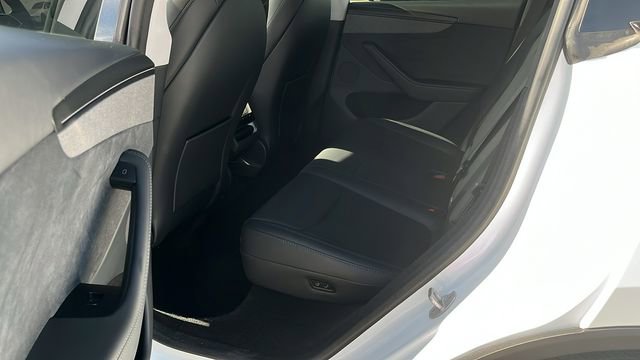 Used 2026 Tesla Model Y Long Range image 18