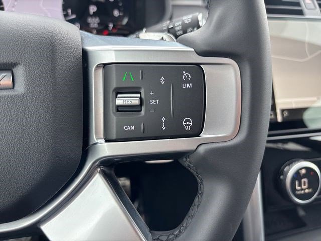 Used 2025 Land Rover Discovery Dynamic SE AWD/4WD image 28