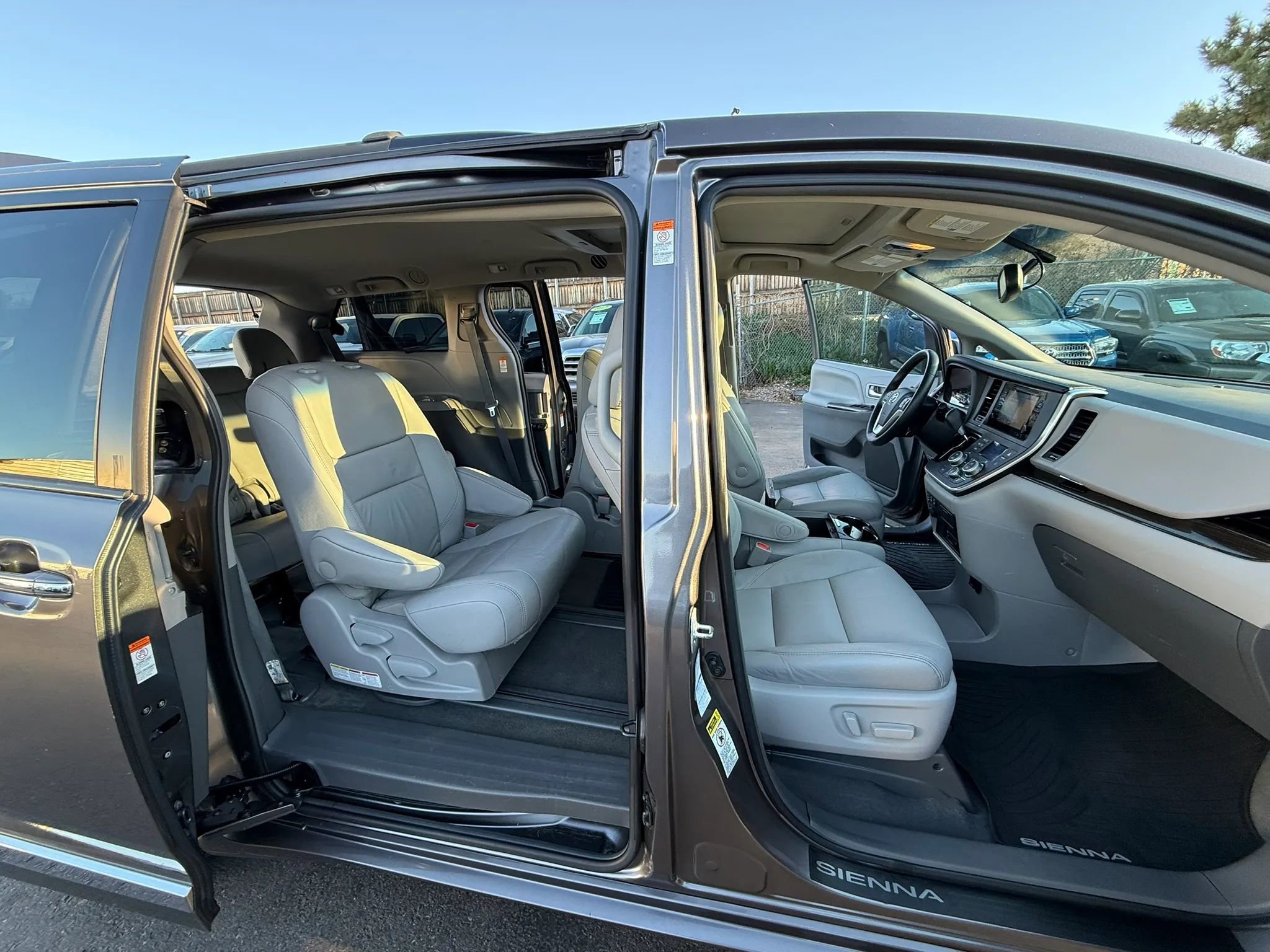 Used 2017 Toyota Sienna XLE Premium w/ Protection Package image 26