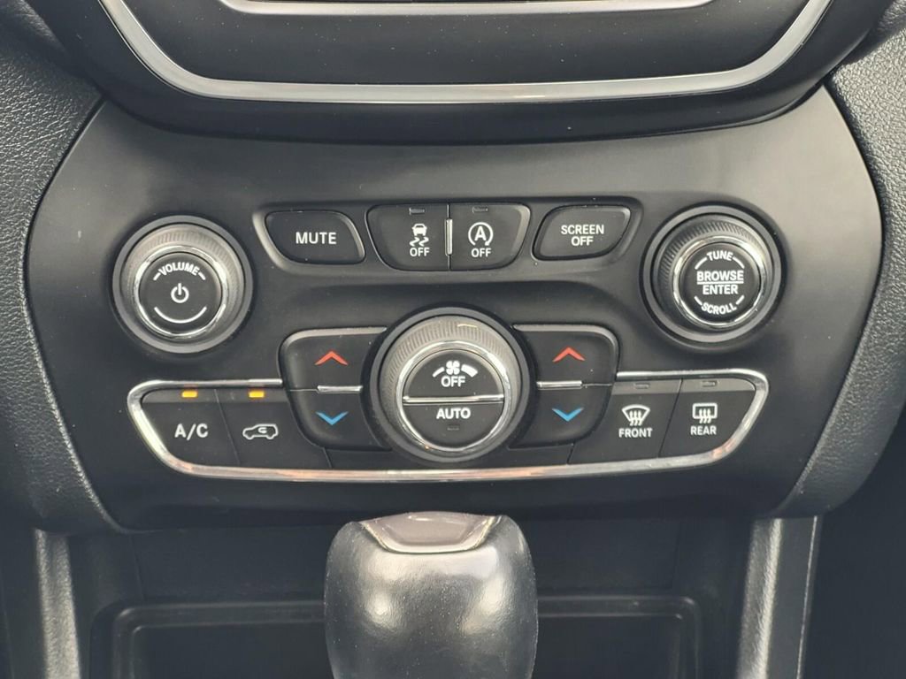 Used 2022 Jeep Cherokee Latitude Lux image 23