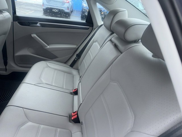 Used 2017 Volkswagen Passat 1.8T SE image 8