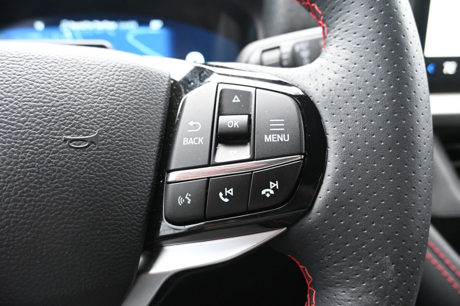 Used 2025 Ford Explorer ST-Line w/ Premium Package RWD image 17