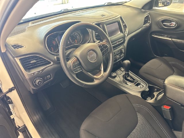 Used 2019 Jeep Cherokee Latitude w/ Popular Appearance Group AWD/4WD image 22