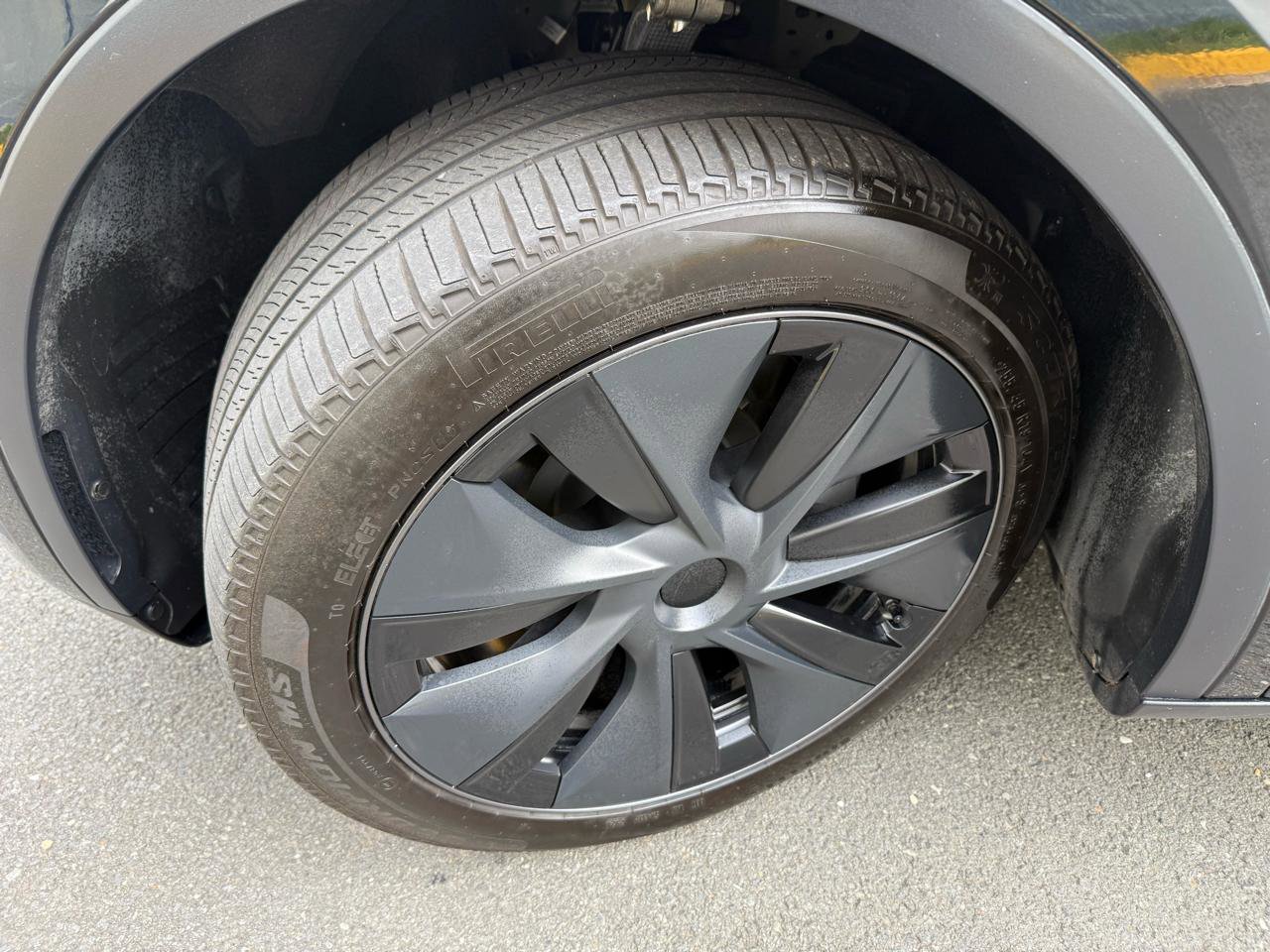 Used 2025 Tesla Model Y Long Range AWD/4WD image 40