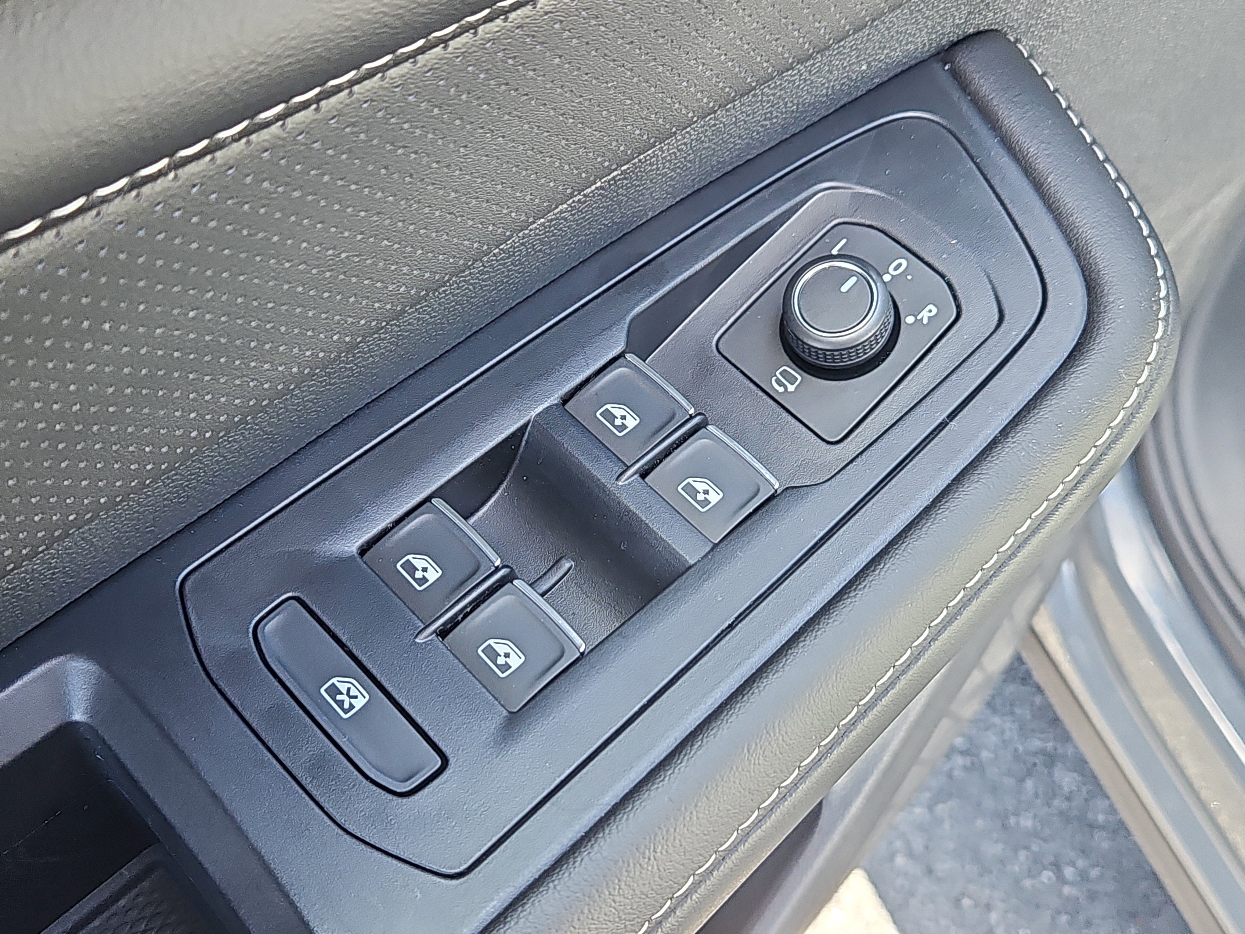 New 2026 Volkswagen Atlas Cross Sport SEL Premium R-Line image 7