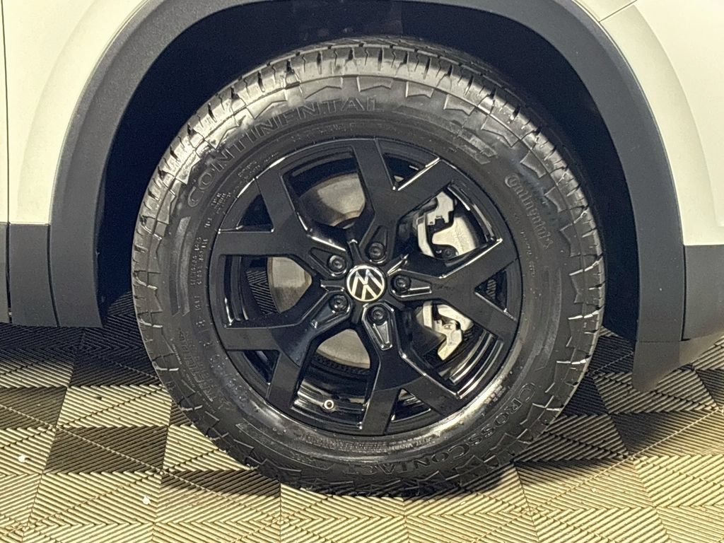Certified 2024 Volkswagen Atlas Peak Edition SE AWD/4WD image 24