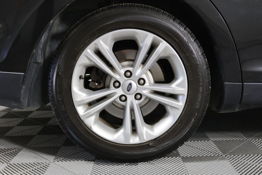 Used 2015 Ford Taurus SEL image 7