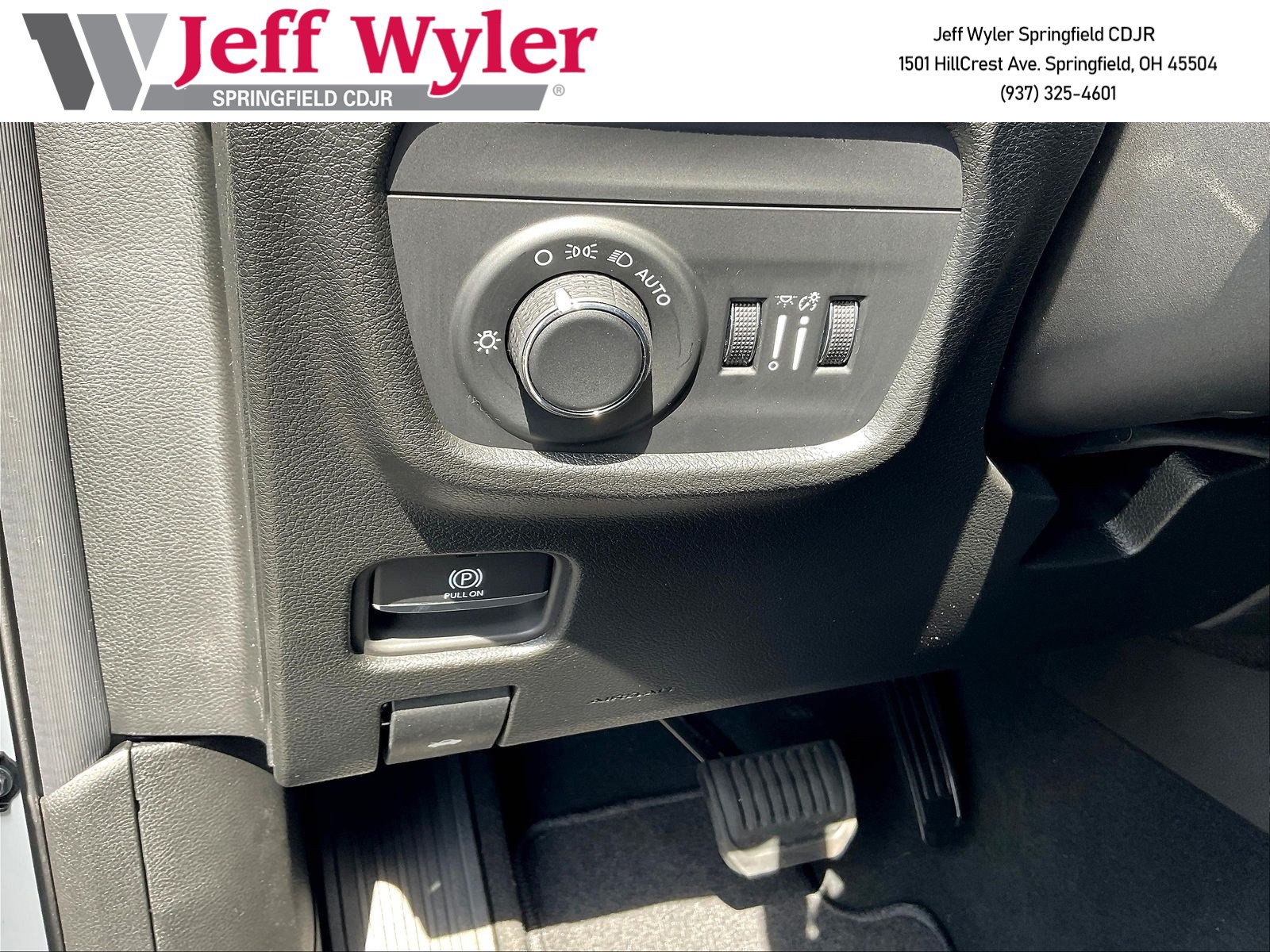 New 2025 Jeep Grand Cherokee 4WD image 25