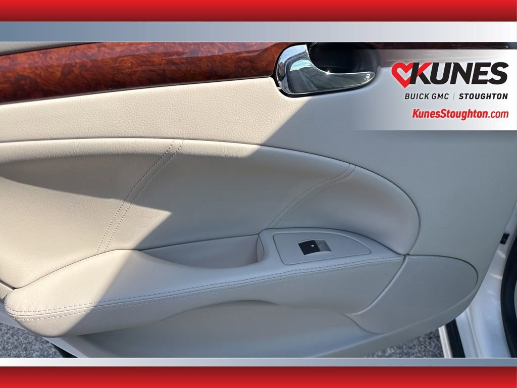 Used 2011 Buick Lucerne CXL image 34