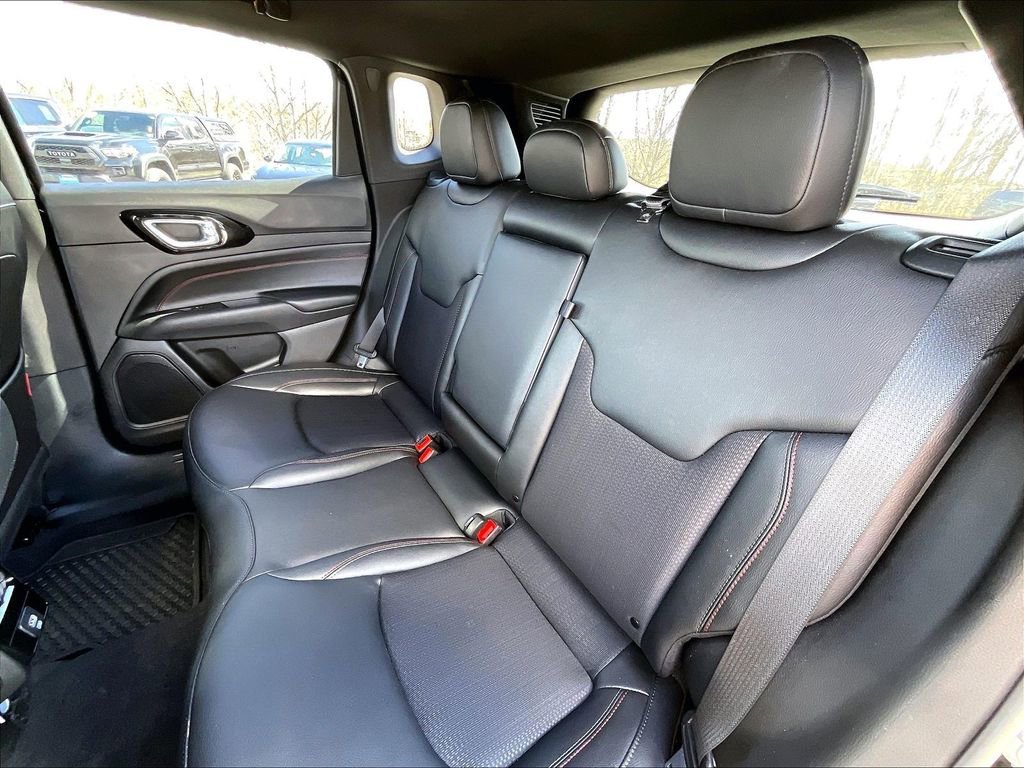 Used 2025 Jeep Compass Trailhawk image 14