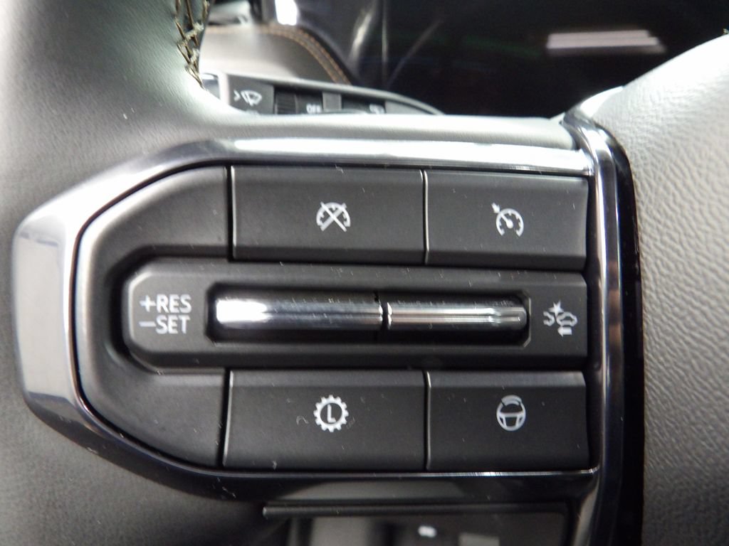 Used 2025 GMC Yukon XL AT4 AWD/4WD image 48