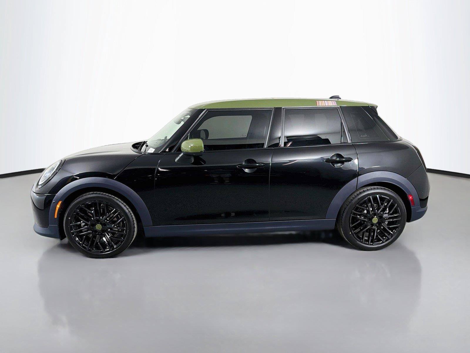 New 2027 MINI Cooper 4-Door Hardtop w/ Paul Smith Edition FWD image 8
