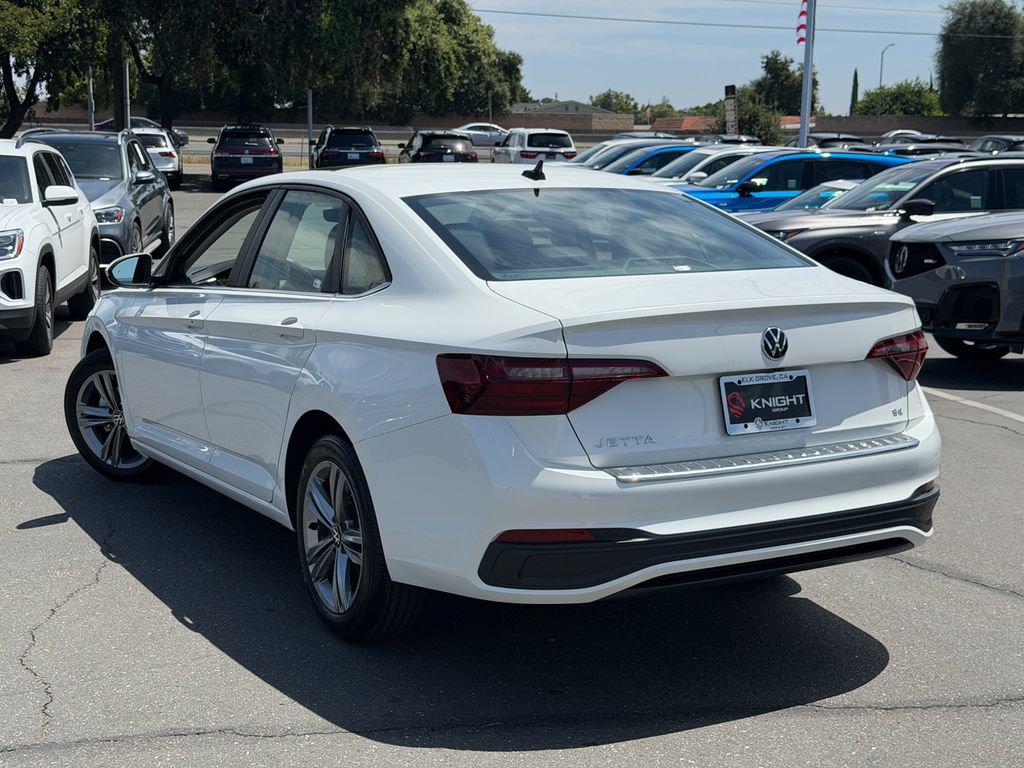 Used 2024 Volkswagen Jetta SE FWD image 9
