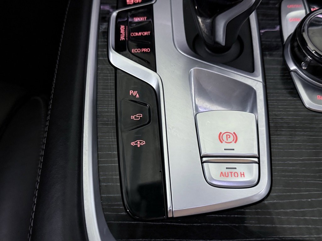 Used 2022 BMW 750i xDrive w/ Luxury Rear Seating Package image 42
