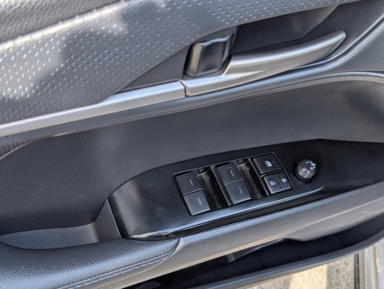Used 2025 Toyota Camry XSE FWD image 15