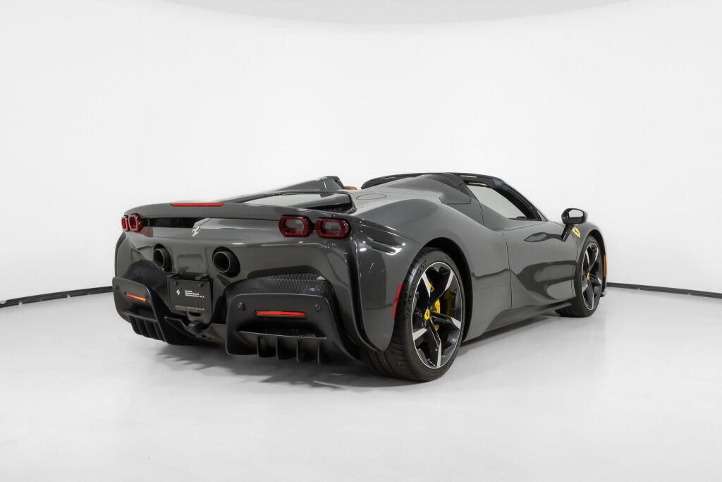 Used 2023 Ferrari SF90 Spider image 8