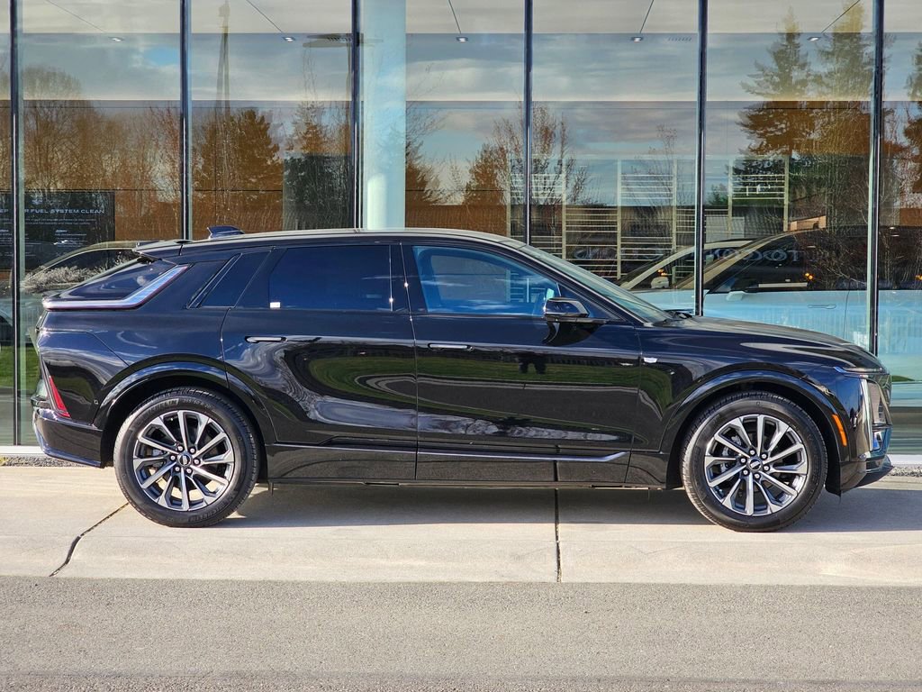 Used 2025 Cadillac Lyriq Sport image 7