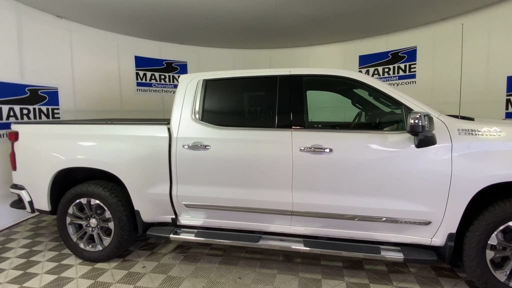 Used 2023 Chevrolet Silverado 1500 High Country w/ High Country Premium Package AWD/4WD image 3