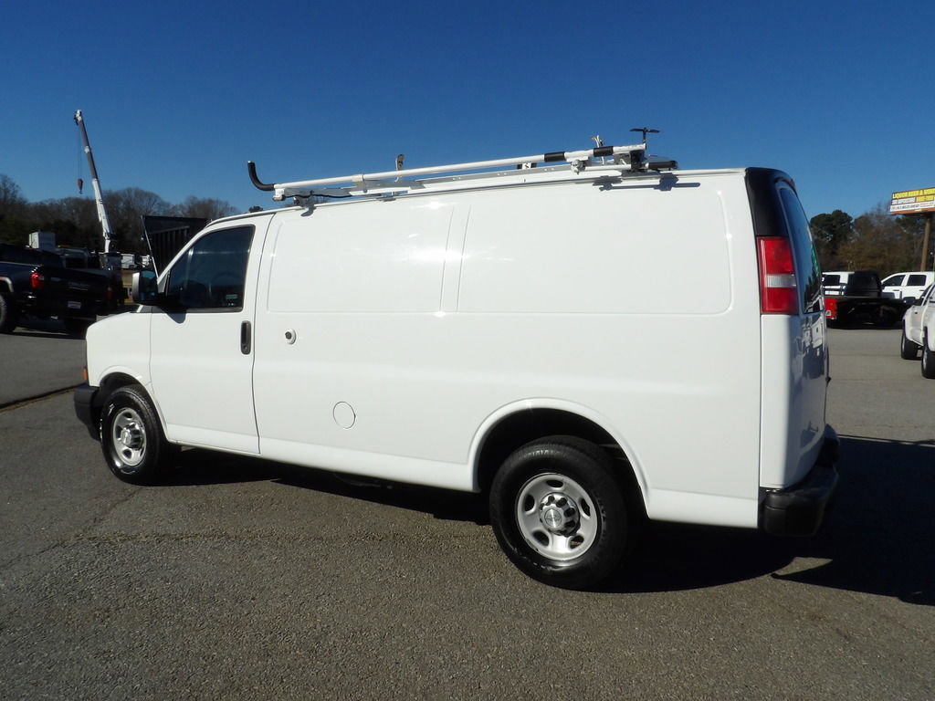 Used 2017 Chevrolet Express 2500 image 4