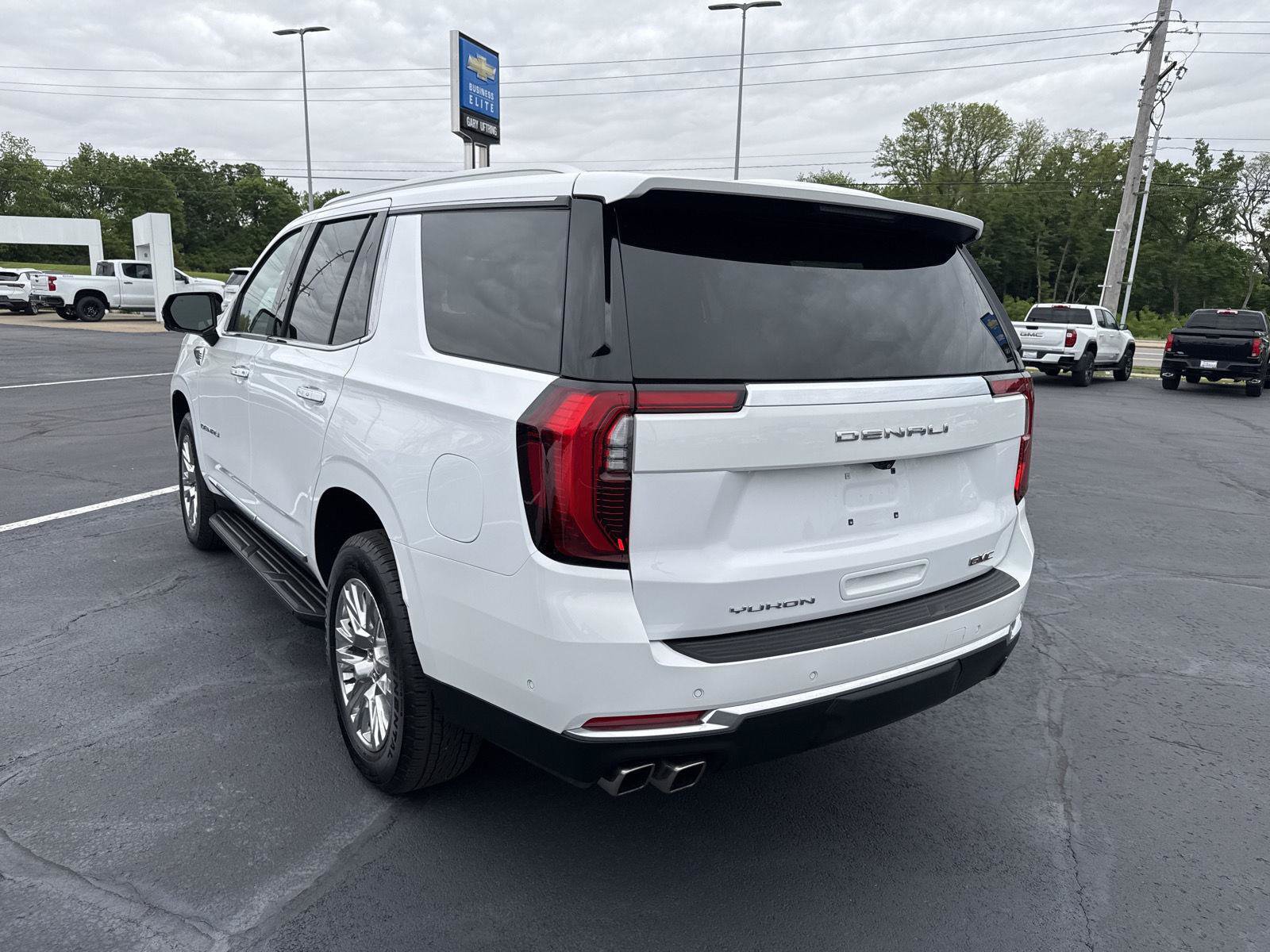Used 2025 GMC Yukon Denali AWD/4WD image 4