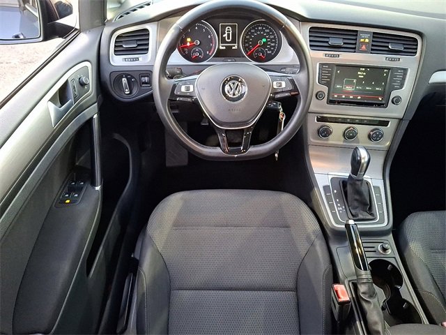 Used 2016 Volkswagen Golf S image 11