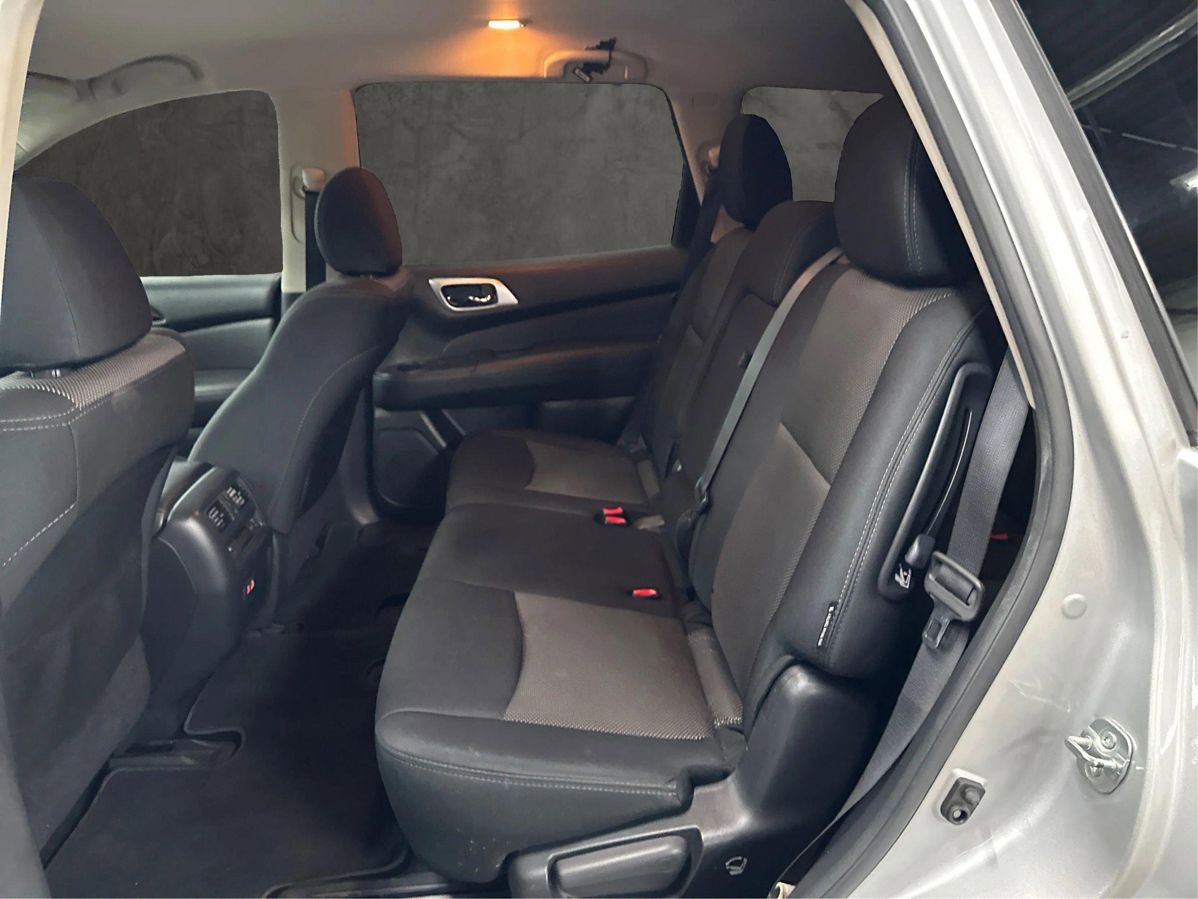 Used 2019 Nissan Pathfinder SV image 28