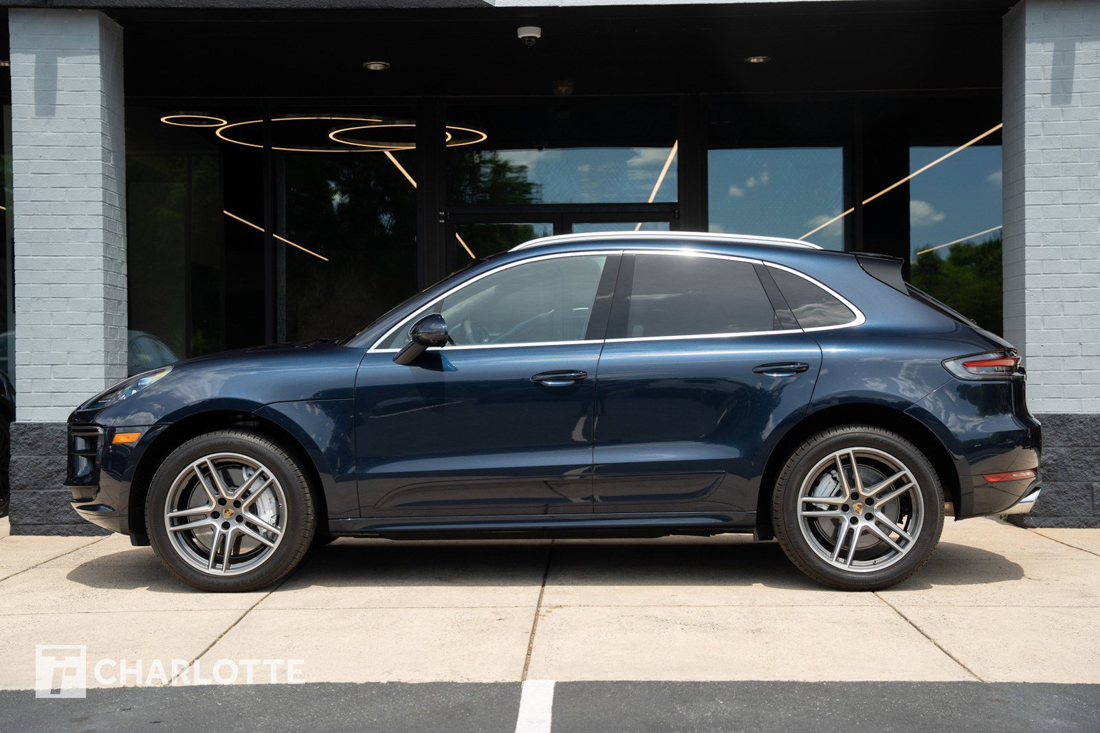 Used 2021 Porsche Macan Turbo AWD/4WD image 7