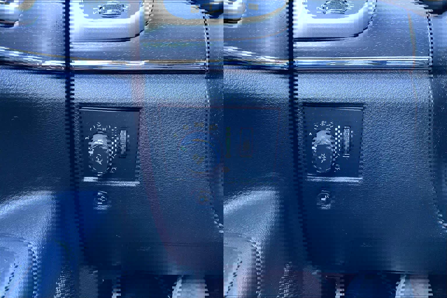 Used 2018 Jeep Grand Cherokee Limited image 32