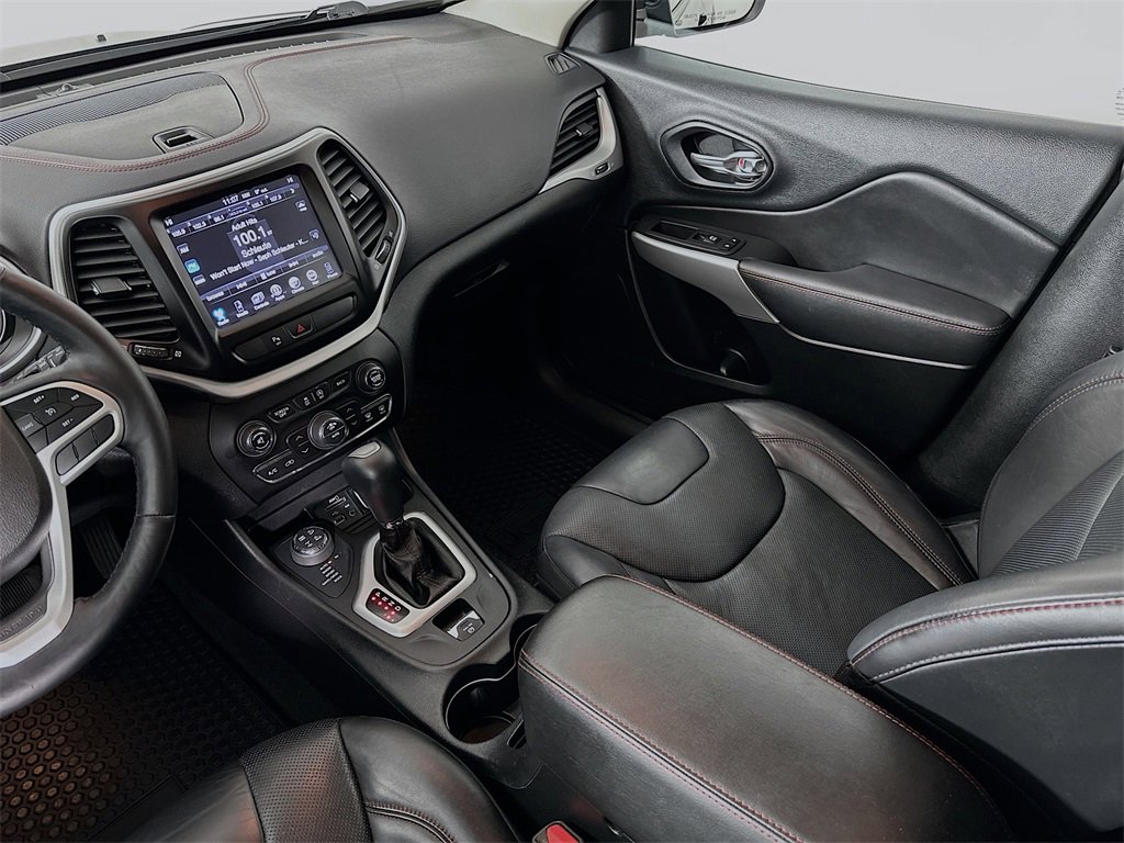 Used 2018 Jeep Cherokee Trailhawk w/ Quick Order Package 27L image 24