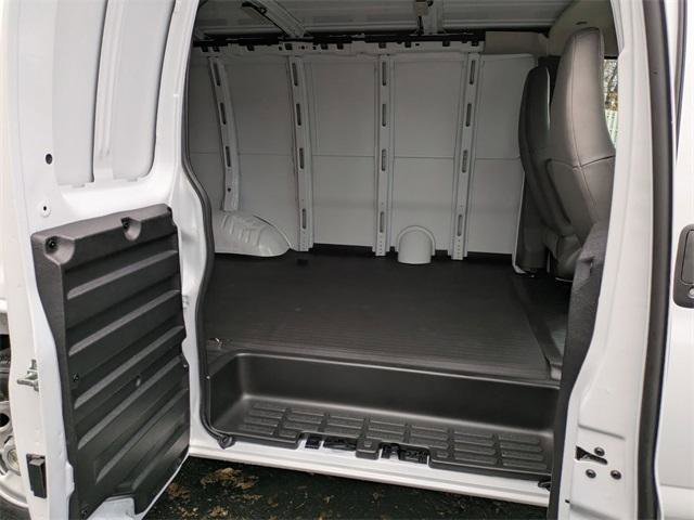 New 2025 Chevrolet Express 3500 w/ Driver Convenience Package image 22
