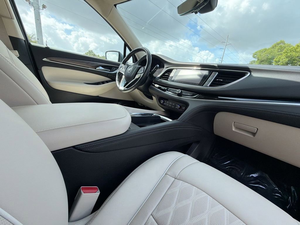 Used 2022 Buick Enclave Avenir w/ Avenir Technology Package image 12