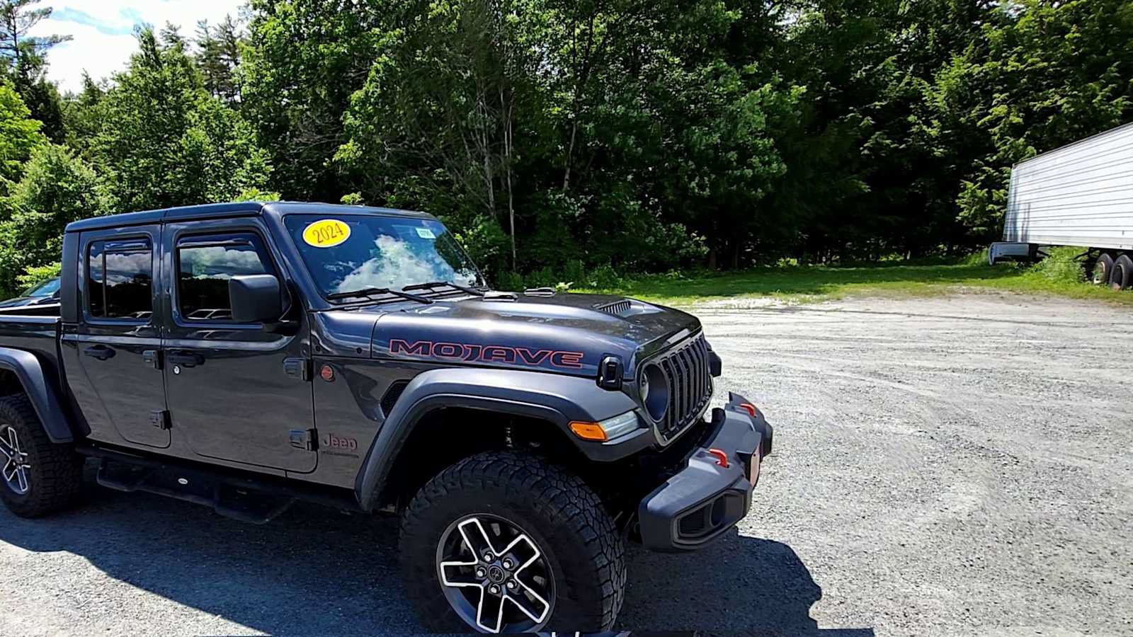 Used 2024 Jeep Gladiator Mojave w/ Convenience Group AWD/4WD image 2