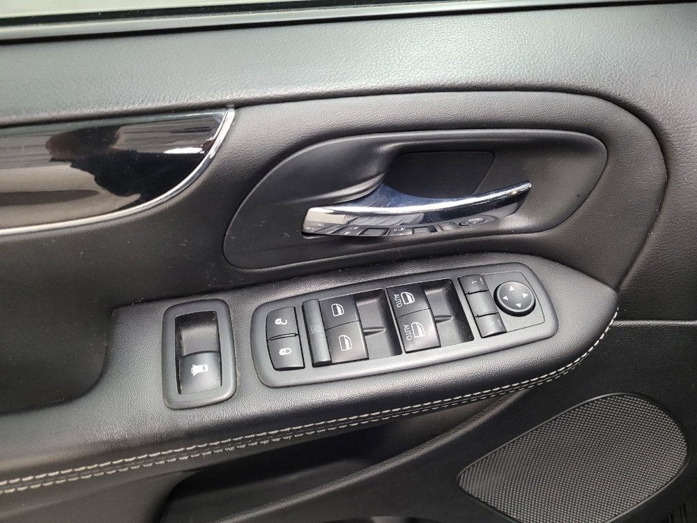 Used 2016 Dodge Grand Caravan SXT FWD image 27