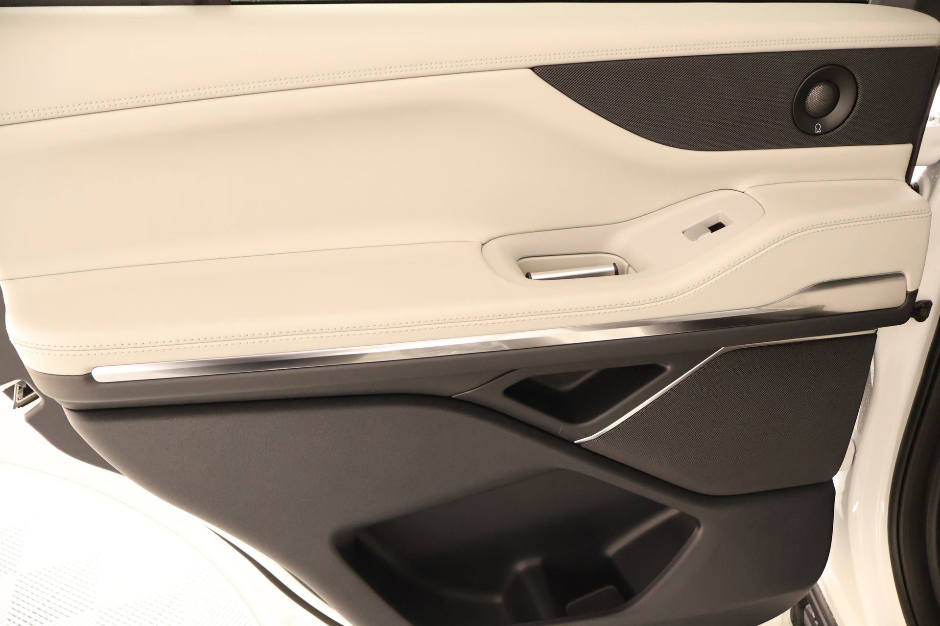 New 2026 Lincoln Navigator Premiere AWD/4WD image 18