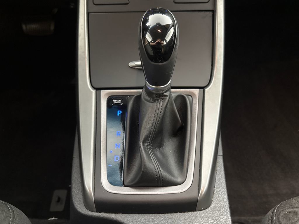 Used 2016 Hyundai Elantra Value Edition FWD image 18