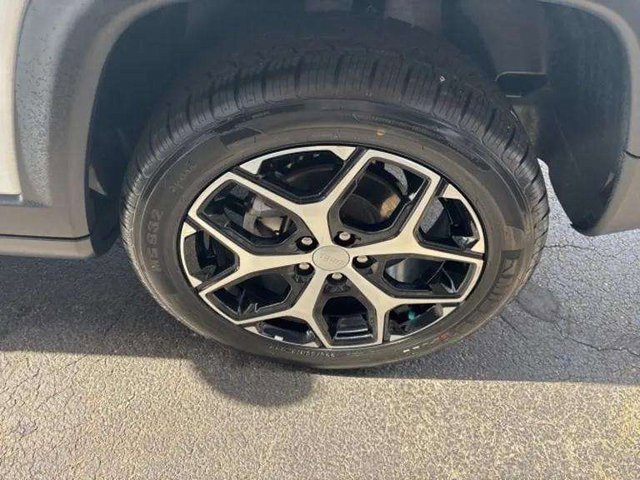 Used 2024 Jeep Compass Limited image 13