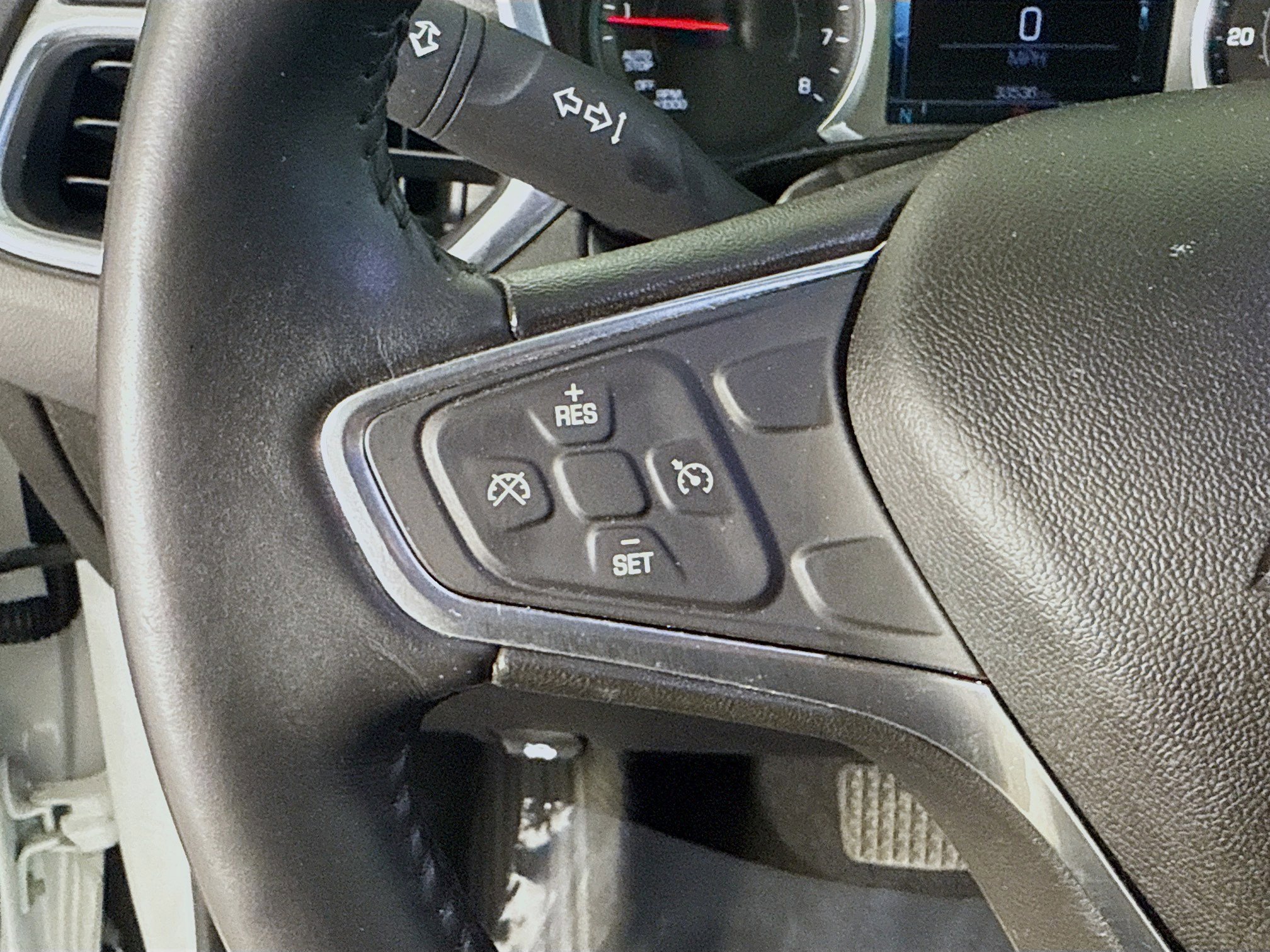 Used 2018 Chevrolet Equinox LT w/ Sun & Infotainment Package FWD image 14