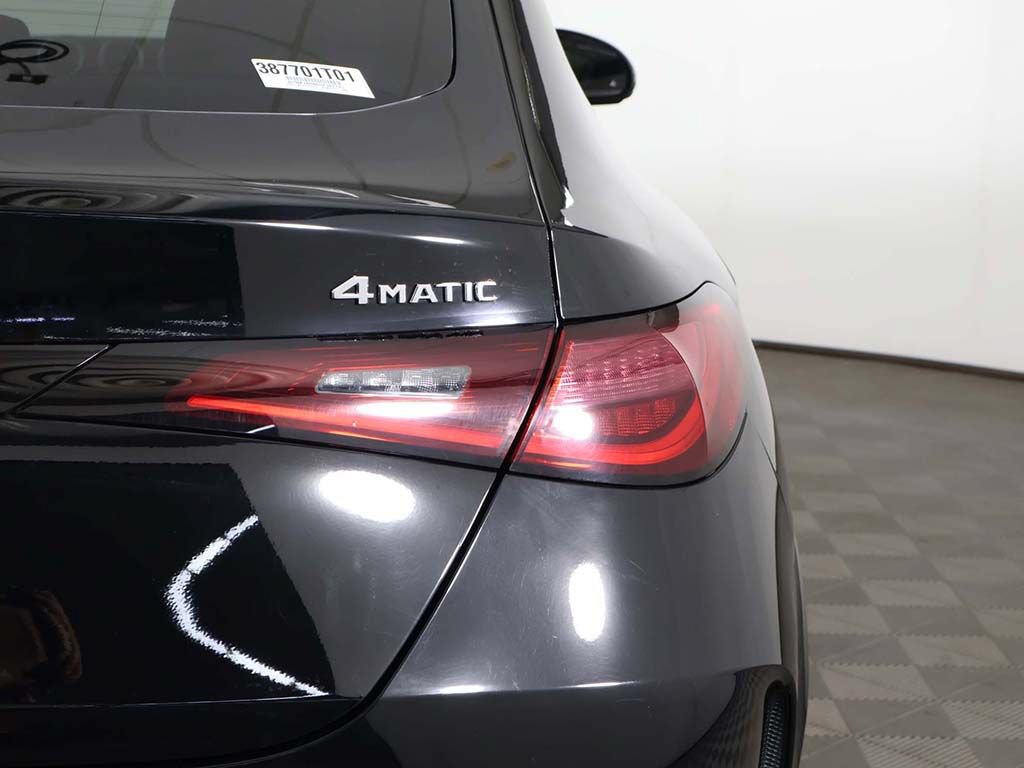 Used 2025 Mercedes-Benz GLC 300 4MATIC image 17