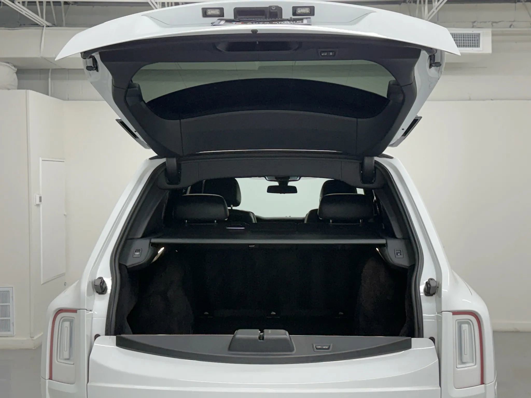 Used 2020 Rolls-Royce Cullinan image 16